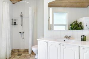 Ένα μπάνιο στο 209-Vestervig-Isfuglevej-15 +13 φωτογραφίες