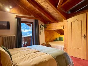 a bedroom with a large bed and a window at Haus Vallazza in Fulpmes