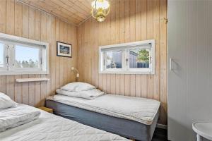 Ένα ή περισσότερα κρεβάτια σε δωμάτιο στο 1030-Thisted-Lyngstien-15-A