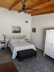 En eller flere senge i et værelse på Los Cardos