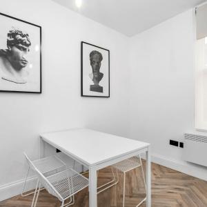 Billede fra billedgalleriet på Central Wolverhampton 3-Bed Townhouse - Gated & Secure - Bedroom TV 1CO i Wolverhampton