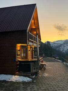 Nespecifikovaný výhled na hory nebo výhled na hory při pohledu z vily