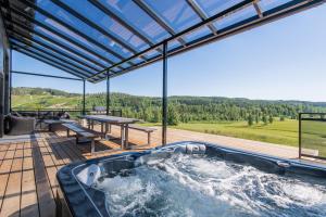 Phong cảnh thiên nhiên gần nhà gỗ