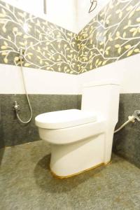 Et badeværelse på Sharsh Banquet and Hotel + 3 billeder