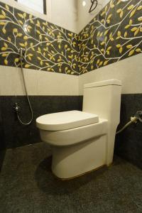 Et badeværelse på Sharsh Banquet and Hotel