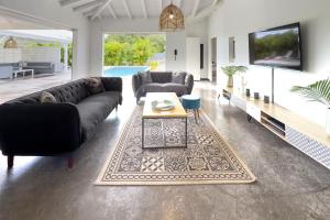 Et tv og/eller underholdning på Villa Ixora - Piscine Privée