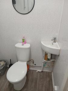 ブロムリーにあるVals Cozy Stayのギャラリーの写真