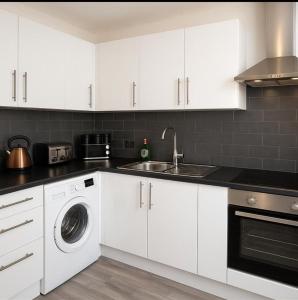 Nhà bếp/bếp nhỏ tại Group & Family Stay central MK