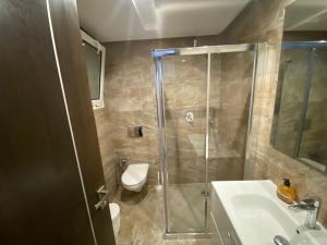 Et badeværelse på Cozy place apartement