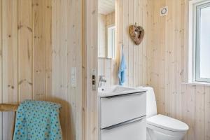 Koupelna v ubytování 1051-Thisted-Skjaerbakken-57 + 12 fotografií