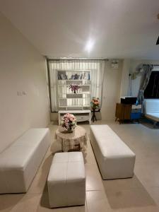 Posezení v ubytování Theclickguesthouse + 1 fotografie