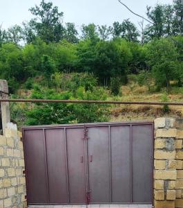 Fotografie z fotogalerie ubytování Gusar Quiet Family House forest view v destinaci Qusar