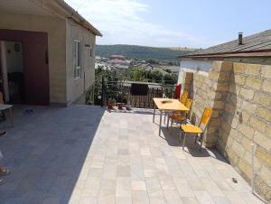 Balkón nebo terasa v ubytování Gusar Quiet Family House forest view