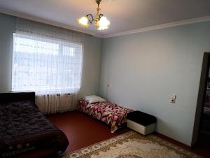 Postel nebo postele na pokoji v ubytování Gusar Quiet Family House forest view