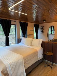 Ένα ή περισσότερα κρεβάτια σε δωμάτιο στο Hotel Fazenda Gabro - Vitra