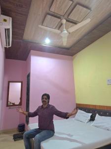 Ένα ή περισσότερα κρεβάτια σε δωμάτιο στο Hotel Gopal Place +1 φωτογραφίες