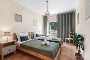 En eller flere senge i et værelse på 1I Apt Alecrim + 18 billeder