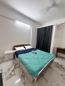 En eller flere senge i et værelse på Aura Prime Stays