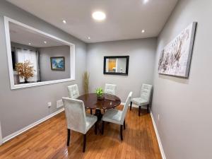 Et opholdsområde på Cozy Private Room + 12 billeder