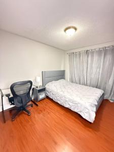 En eller flere senge i et værelse på Cozy Private Room