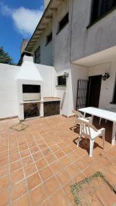 Το κτήριο όπου στεγάζεται  η παραθεριστική κατοικία +3 φωτογραφίες