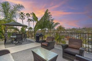 a balcony with a table and chairs and a grill at Bright 3BR Beach Condo Near Casino and Ole Hanson in San Clemente