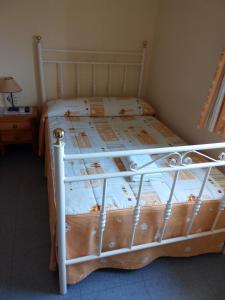 Cama o camas de una habitación en Hostal Miraflor de las Cadenas