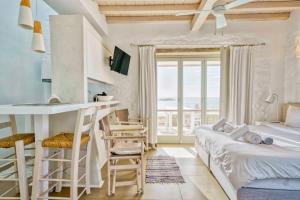 Ένα ή περισσότερα κρεβάτια σε δωμάτιο στο Cloud Blue +32 φωτογραφίες