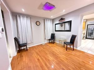 Billede fra billedgalleriet på Person Airport Homestay i Streetsville