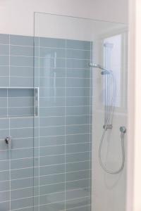 Ванная комната в Lavender and Olive +51 фотография