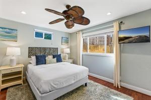a bedroom with a bed and a ceiling fan at 4BR Beach Condo Kids Hideaway Walk to Beach Casino Ole Hanson in San Clemente