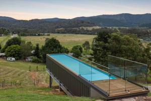 Бассейн в Hill View или поблизости