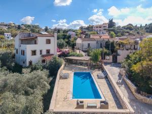 Hồ bơi trong/gần Vamos villa