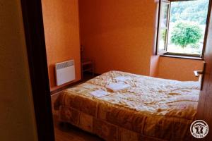 Ένα ή περισσότερα κρεβάτια σε δωμάτιο στο Presbytere +2 φωτογραφίες