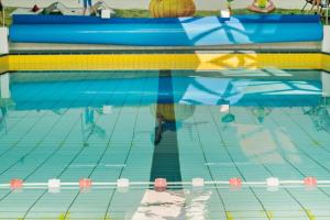 a swimming pool with a reflection in the water at 1346-Vestervig-Havnevej-1-lejl-15 in Vestervig