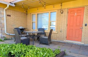 En terrasse eller udendørsområde på Condo #3 - 2 min Bord de l'eau Billard & Barbecue