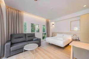 a living room with a couch and a bed at Stancia Benimaclet - Studio 11 in Valencia