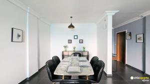 Posezení v ubytování Chic apart with parking and pool