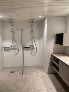 Et badeværelse på Ruka Village, 4BR Suite A27, 133m2 + 25 billeder