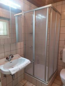 Phòng tắm tại Schlaferhof - Privatzimmer