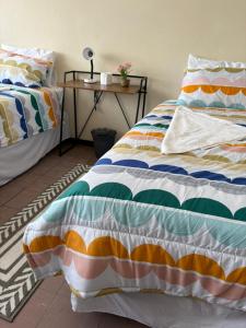 Postel nebo postele na pokoji v ubytování Loch Logan flat + 2 fotografie