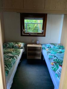 En eller flere senge i et værelse på Beach Resort Kamperland - 181 + 15 billeder