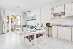 Η κουζίνα ή μικρή κουζίνα στο Apto 8 Almoraide Suites