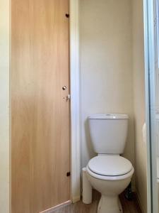 Et badeværelse på Beach Resort Kamperland - 541 + 12 billeder