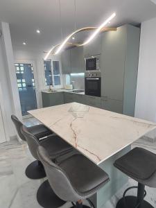 a kitchen with a large marble table and chairs at Perfect Location 2 Bed Apart Medina Del Zoco in Sitio de Calahonda +33 photos