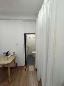 Koupelna v ubytování The Full House