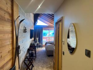 Un lugar para sentarse en Hôtel Au Chamois d'Or by Les Etincelles 114 fotos más