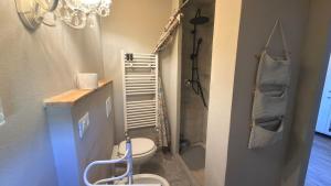 Un baño de Charming Apartment by Halldis