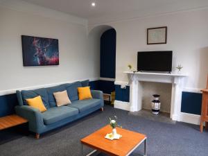 TV a/nebo společenská místnost v ubytování Dulverton Hostel