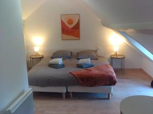 Ένα ή περισσότερα κρεβάτια σε δωμάτιο στο La Ballière, un havre de douceur et de prestige